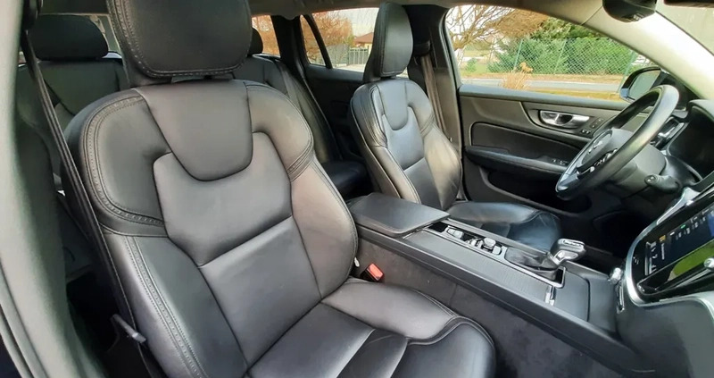 Volvo V60 Cross Country cena 119900 przebieg: 64800, rok produkcji 2020 z Biała małe 667